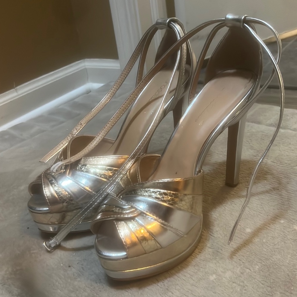 Shoe dazzle wheels
